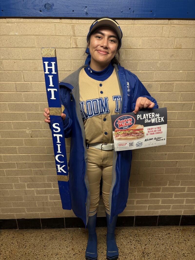 Image for the Tweet beginning: Sophomore Alisson Ortiz-Torres was awarded